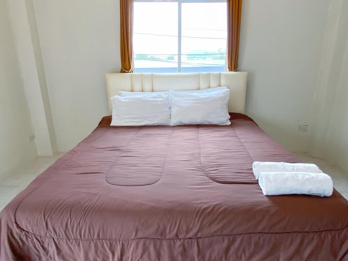 Uh Hostel Bang Saen Bagian luar foto