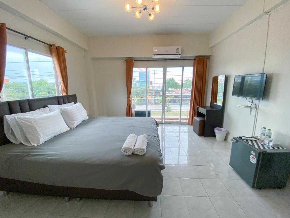 Uh Hostel Bang Saen Bagian luar foto