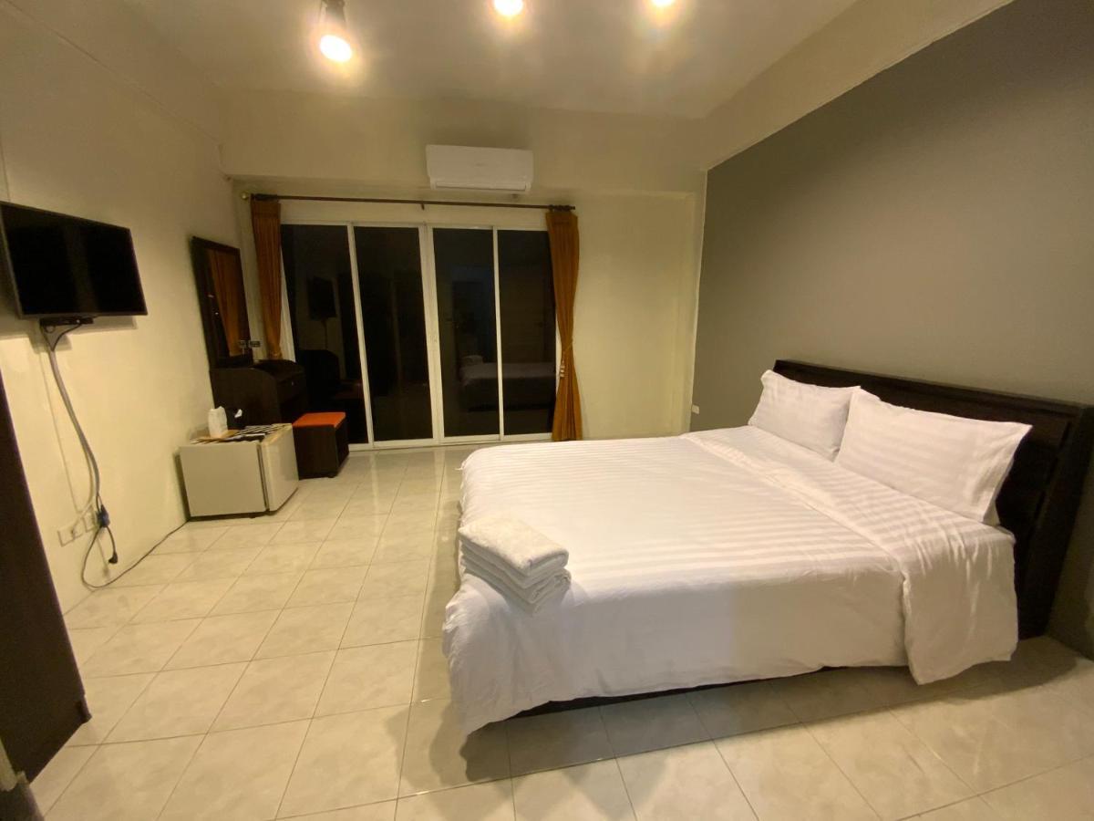 Uh Hostel Bang Saen Bagian luar foto