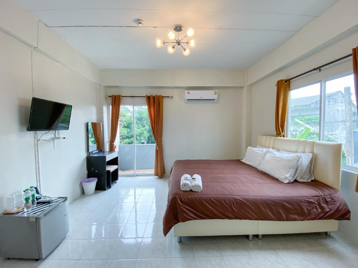 Uh Hostel Bang Saen Bagian luar foto